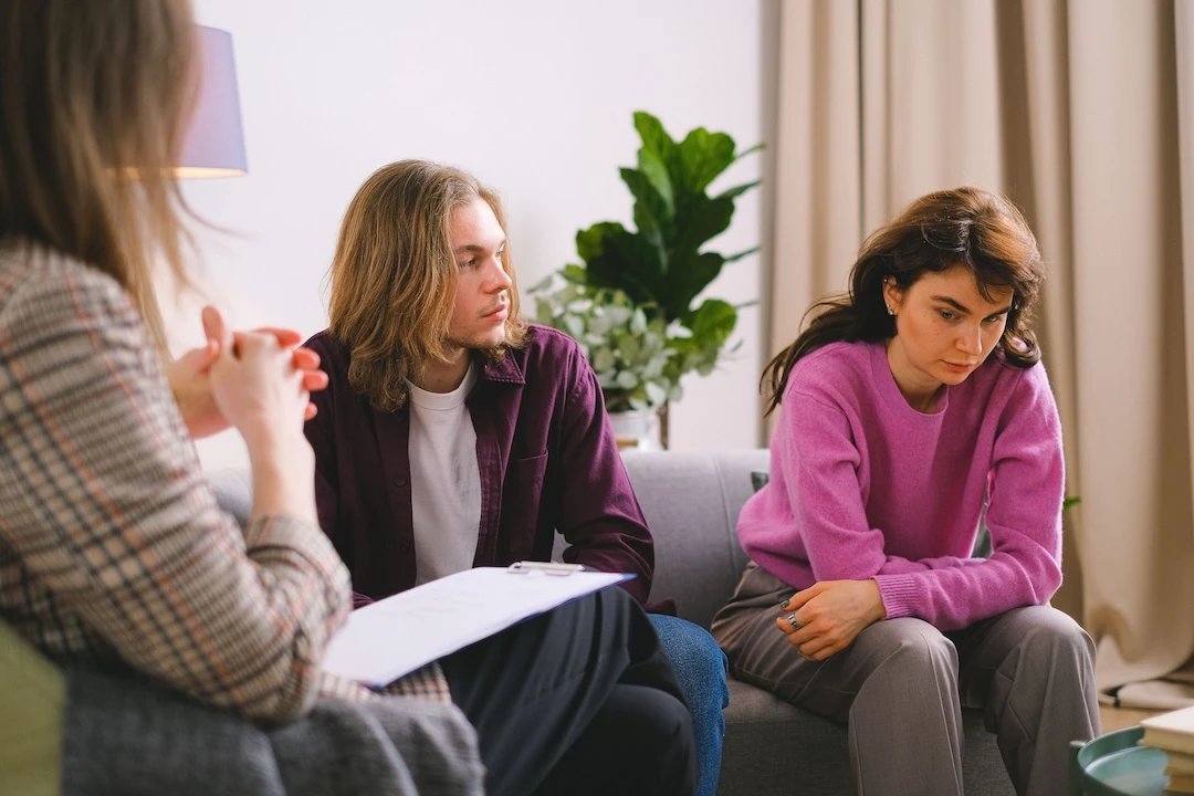 What is avoidant attachment style